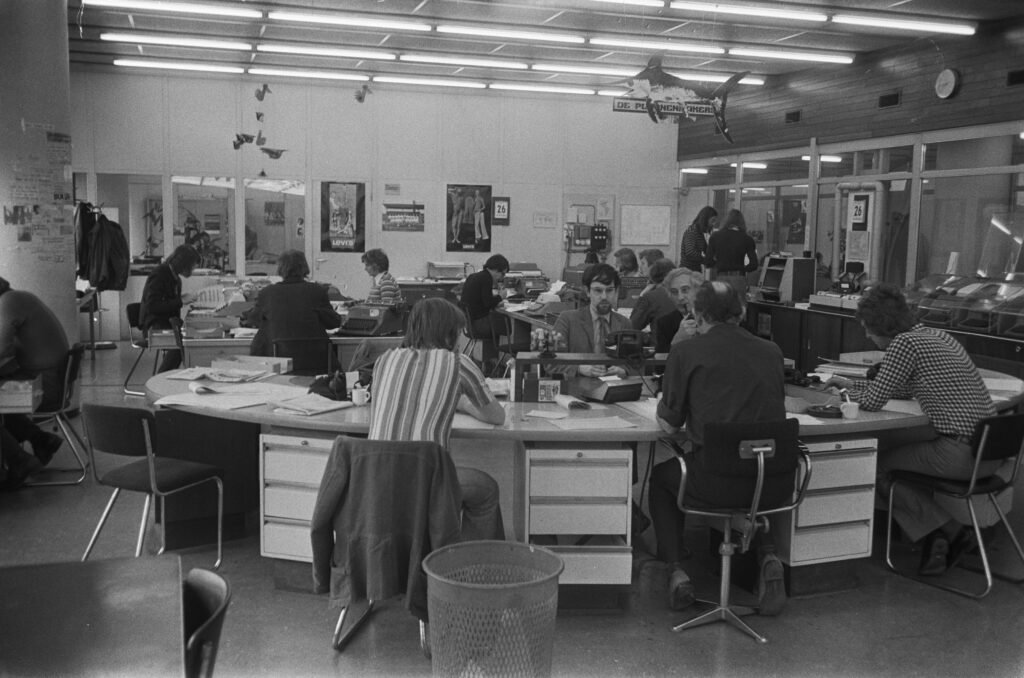 A Dutch newspaper newsroom